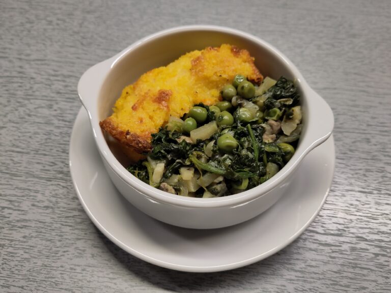 Gratinierter Polentaauflauf mit Spinatgemüse